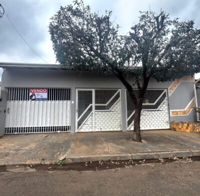 CASA NA LAJE COM 04 QUARTOS – BAIRRO COOPHALIS